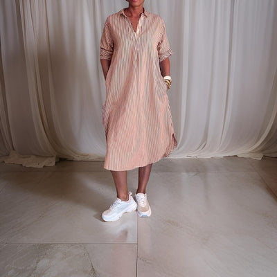 Alina™ | Robe chemise rayée avec boutons