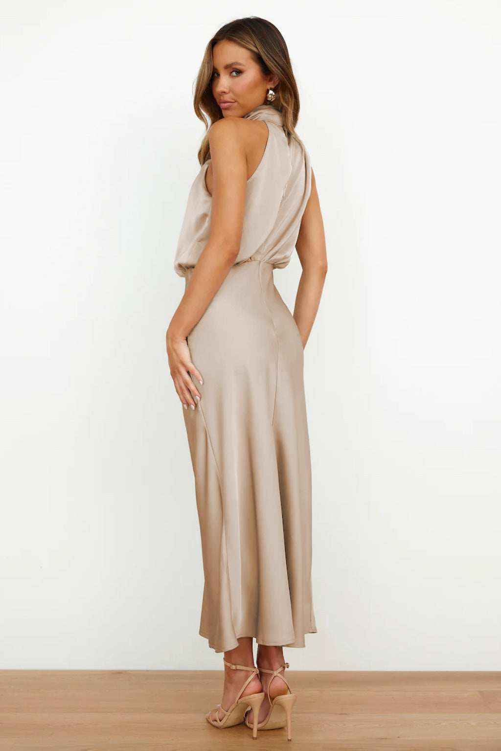 Helena™ | Robe Longue en Satin à Dos Nu