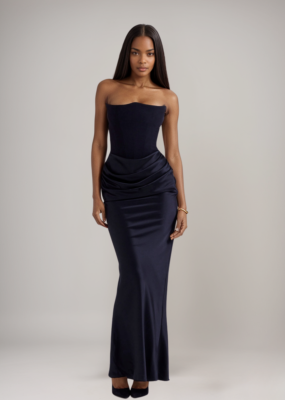 Madison™ | Robe en satin avec silhouette en sablier