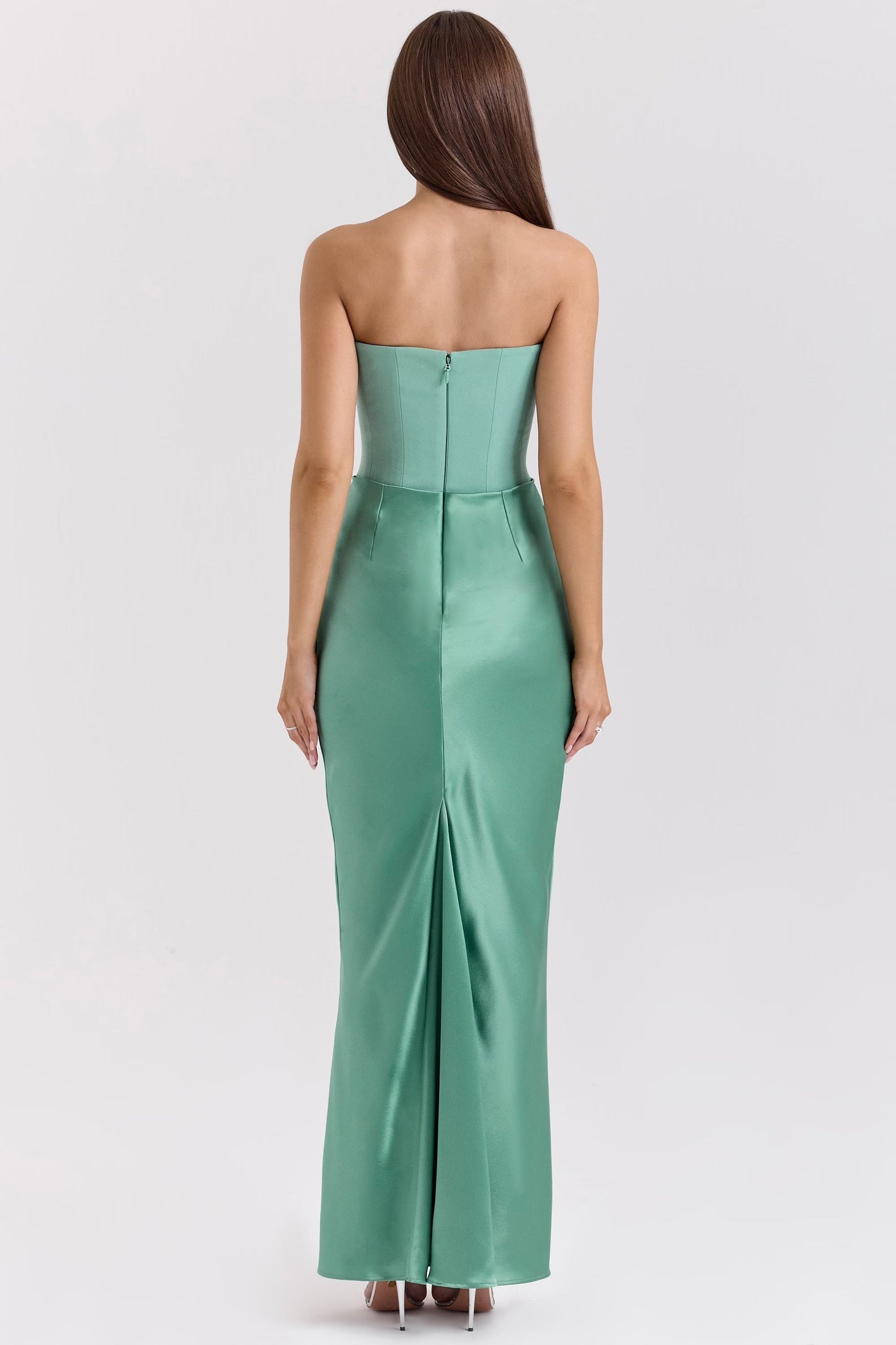 Madison™ | Robe en satin avec silhouette en sablier