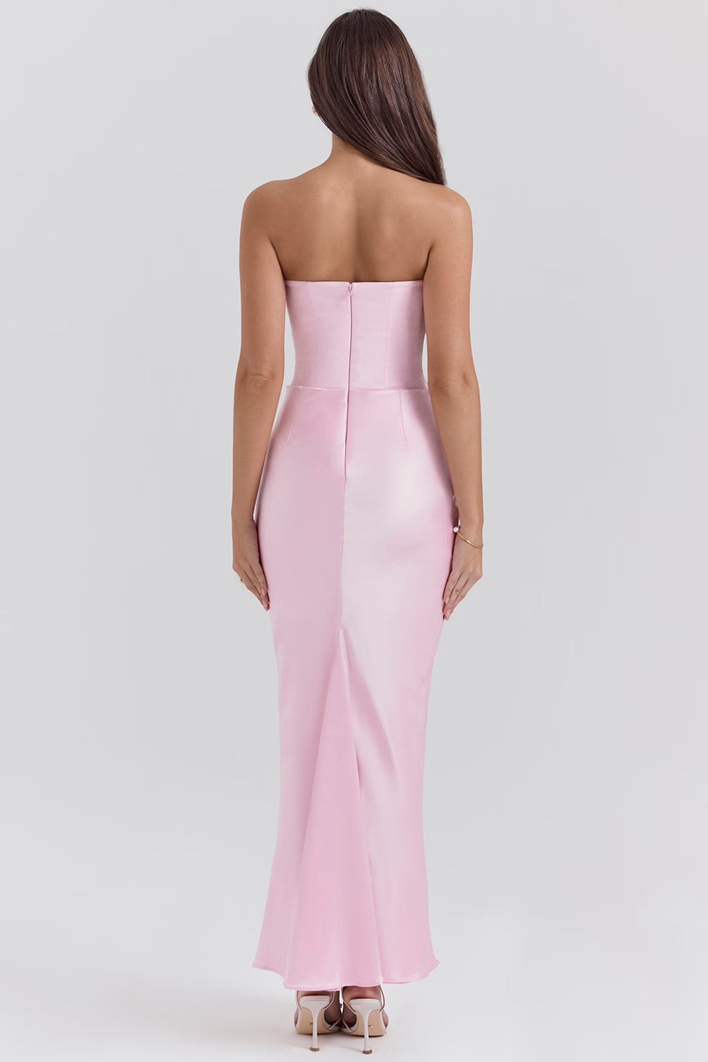 Madison™ | Robe en satin avec silhouette en sablier
