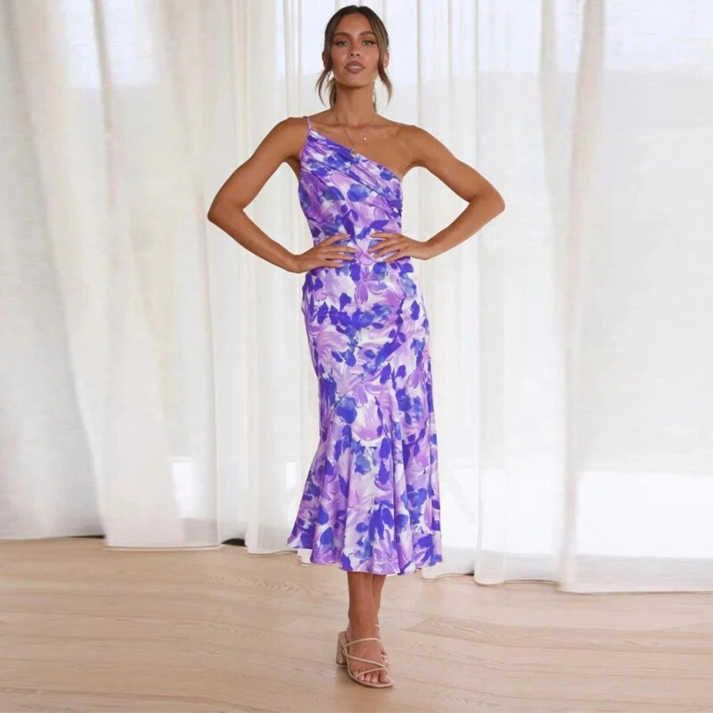 Viktoria™ | Robe maxi asymétrique à motif floral