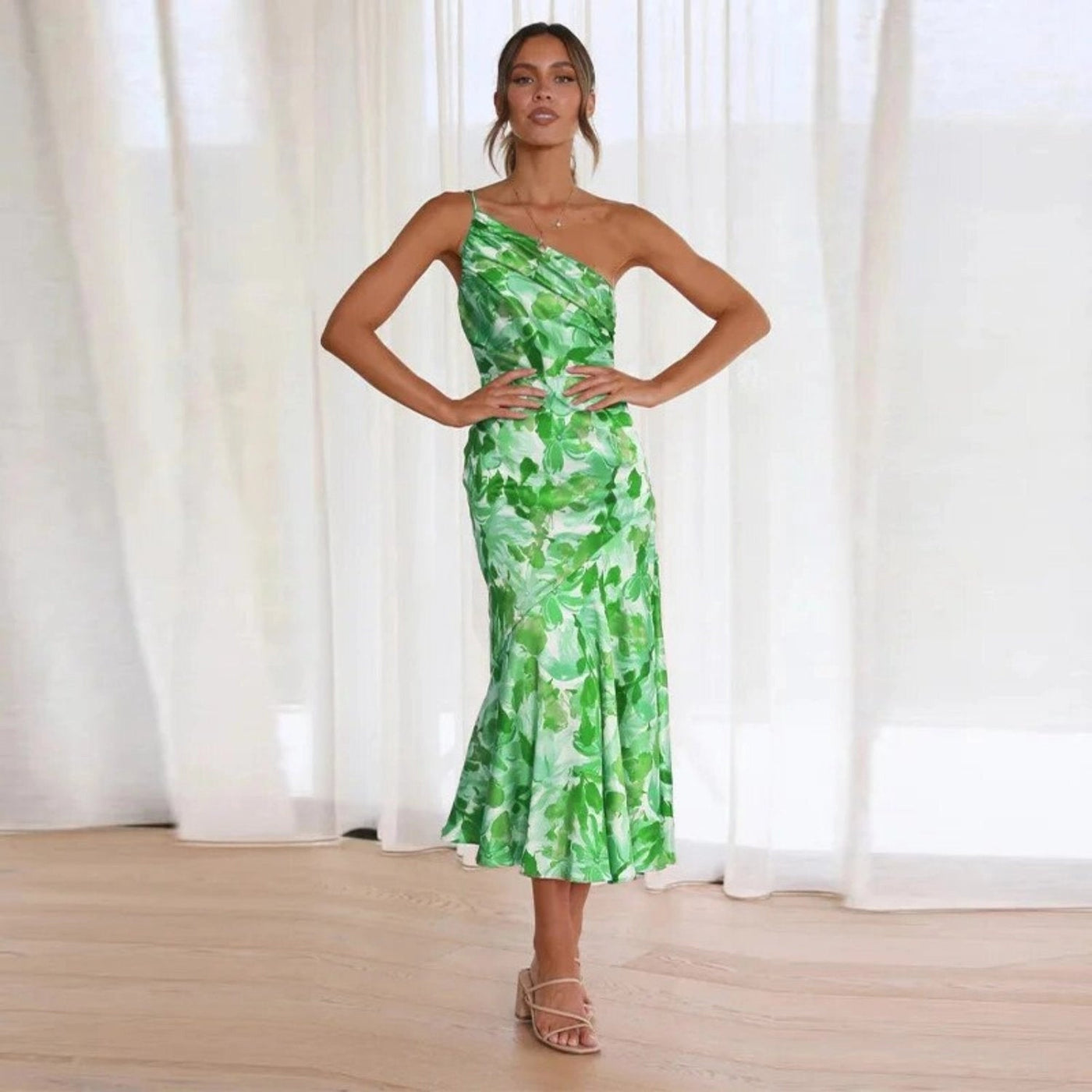 Viktoria™ | Robe maxi asymétrique à motif floral