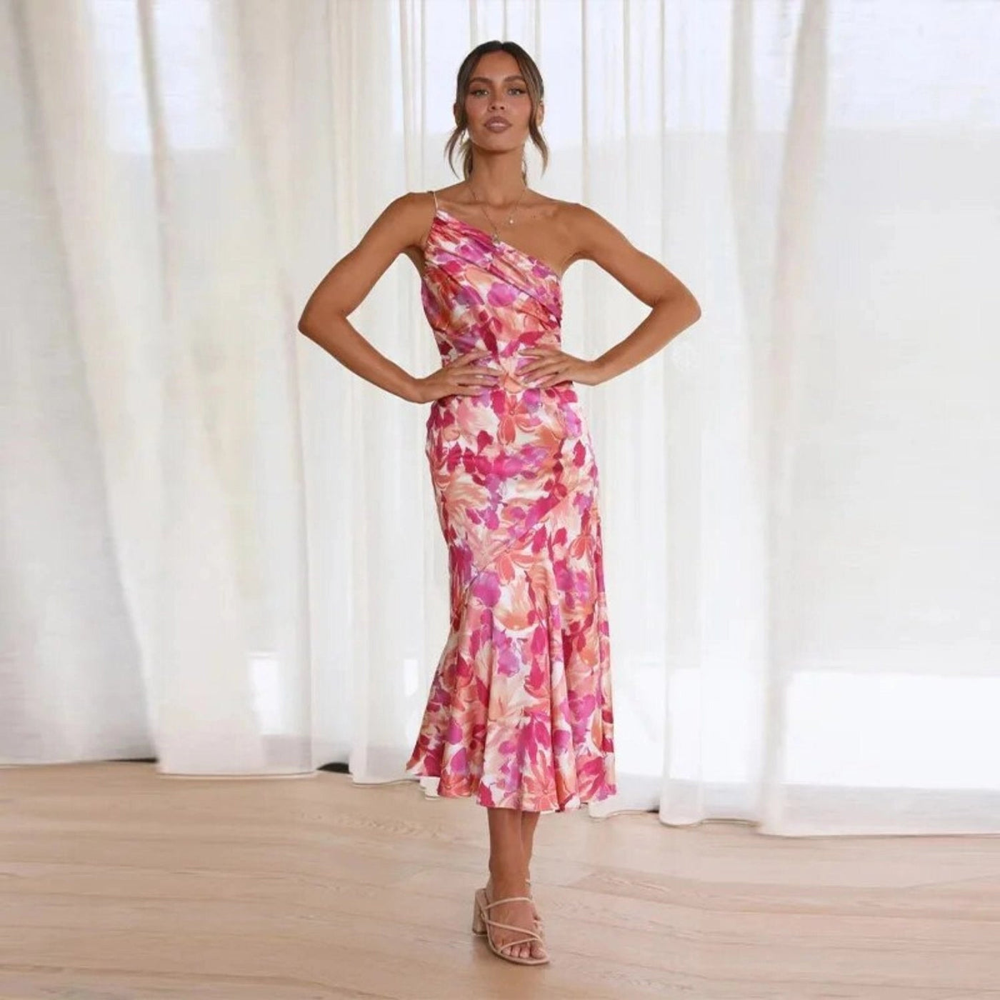Viktoria™ | Robe maxi asymétrique à motif floral