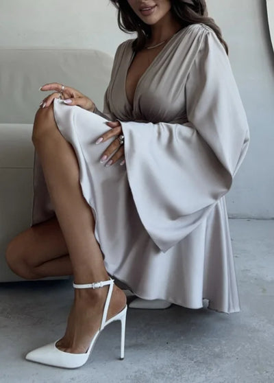 Darla™ | Robe en satin avec manches larges