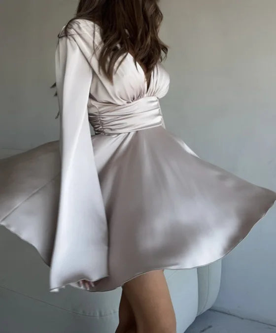 Darla™ | Robe en satin avec manches larges