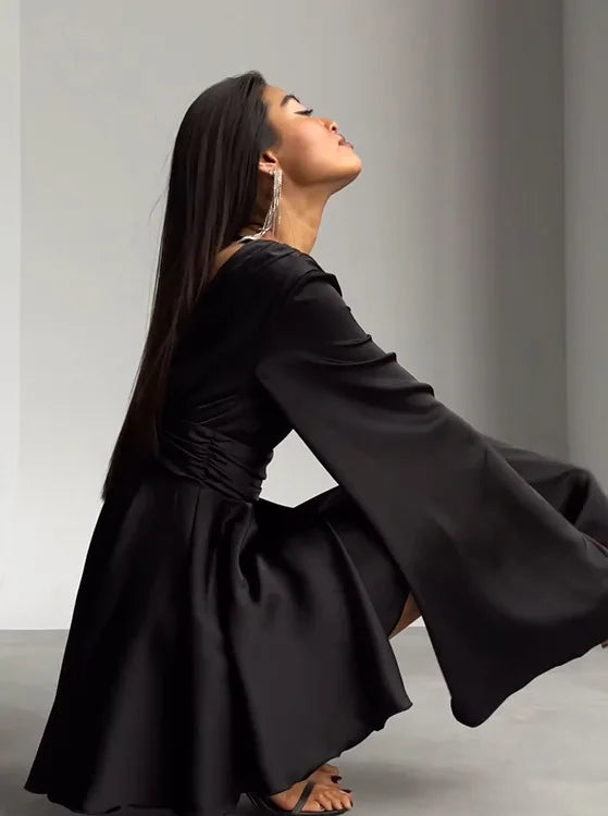 Darla™ | Robe en satin avec manches larges