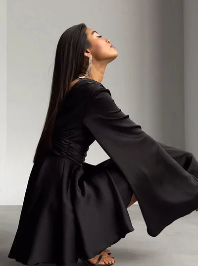 Darla™ | Robe en satin avec manches larges