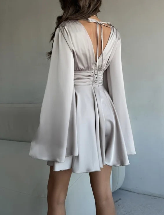 Darla™ | Robe en satin avec manches larges