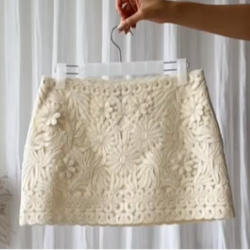 Elodie – Blouse Boho Brodée avec Détails en Dentelle