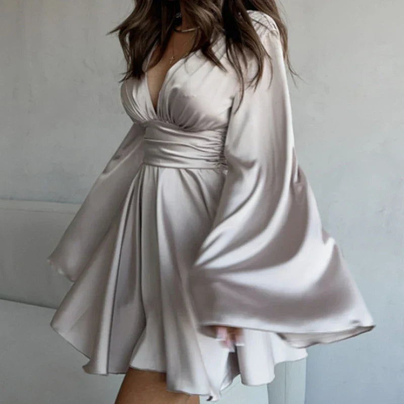 Darla™ | Robe en satin avec manches larges