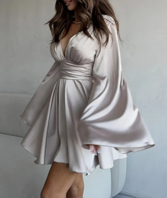 Darla™ | Robe en satin avec manches larges