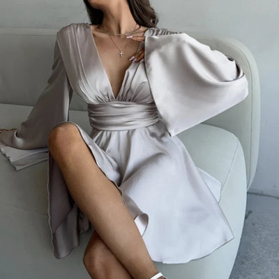 Darla™ | Robe en satin avec manches larges