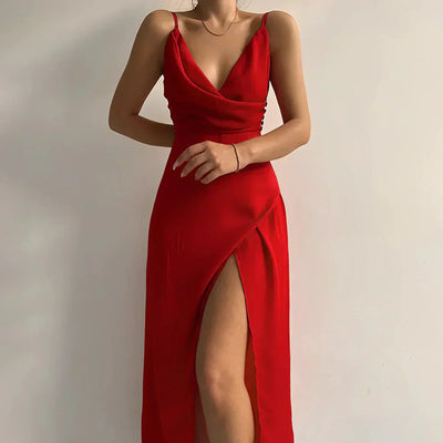 Mila™ | Robe en satin avec décolleté en cascade et fente