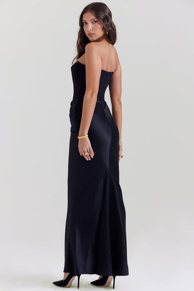 Madison™ | Robe en satin avec silhouette en sablier