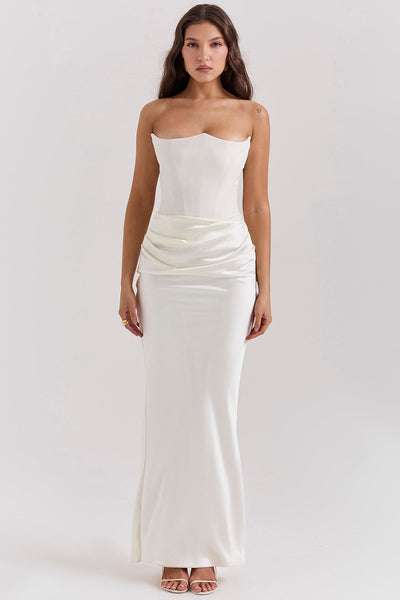 Madison™ | Robe en satin avec silhouette en sablier