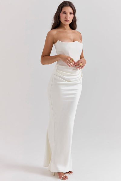 Madison™ | Robe en satin avec silhouette en sablier