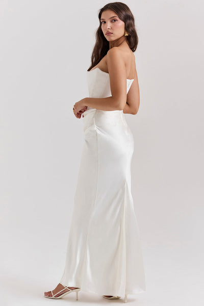 Madison™ | Robe en satin avec silhouette en sablier