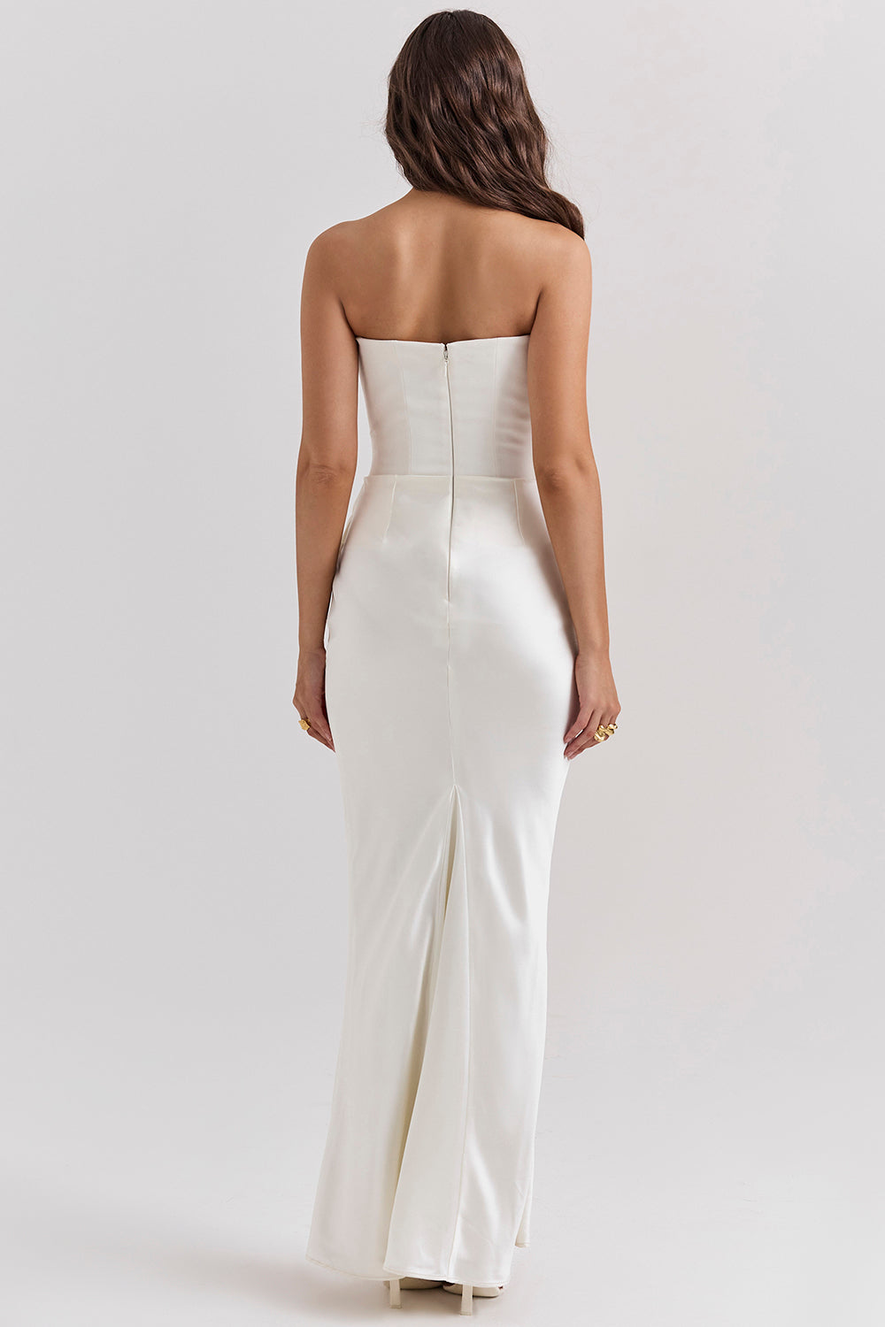 Madison™ | Robe en satin avec silhouette en sablier