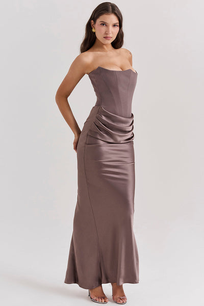Madison™ | Robe en satin avec silhouette en sablier