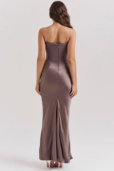 Madison™ | Robe en satin avec silhouette en sablier