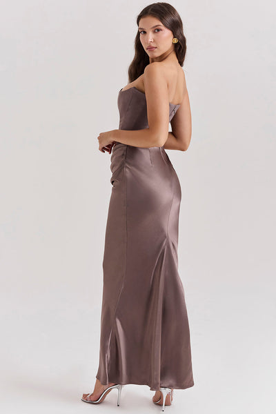 Madison™ | Robe en satin avec silhouette en sablier